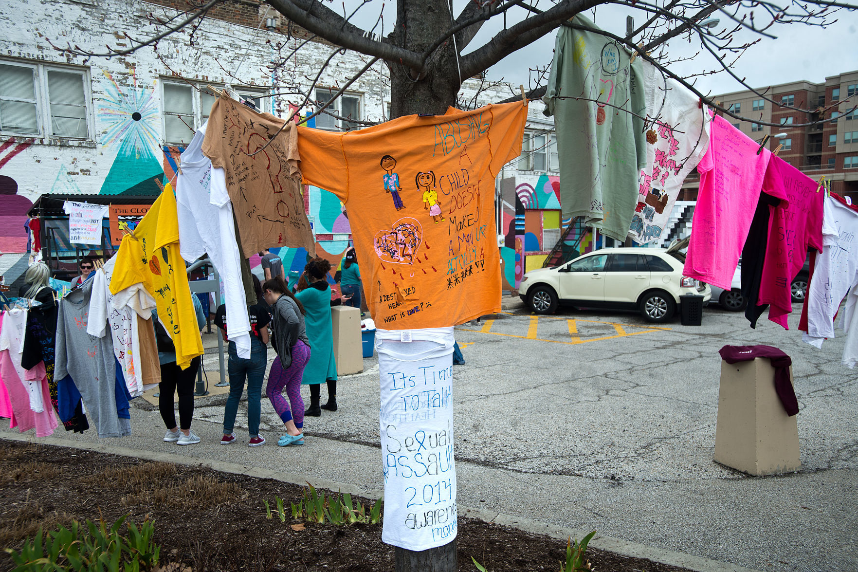 040719-blm-loc-2clothesline